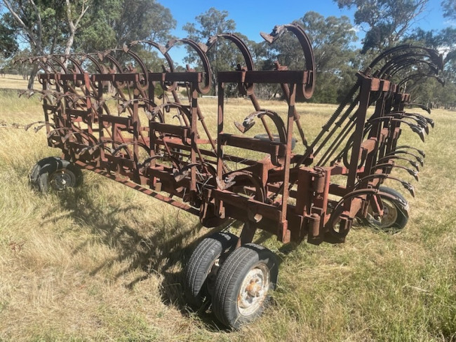 148 v77